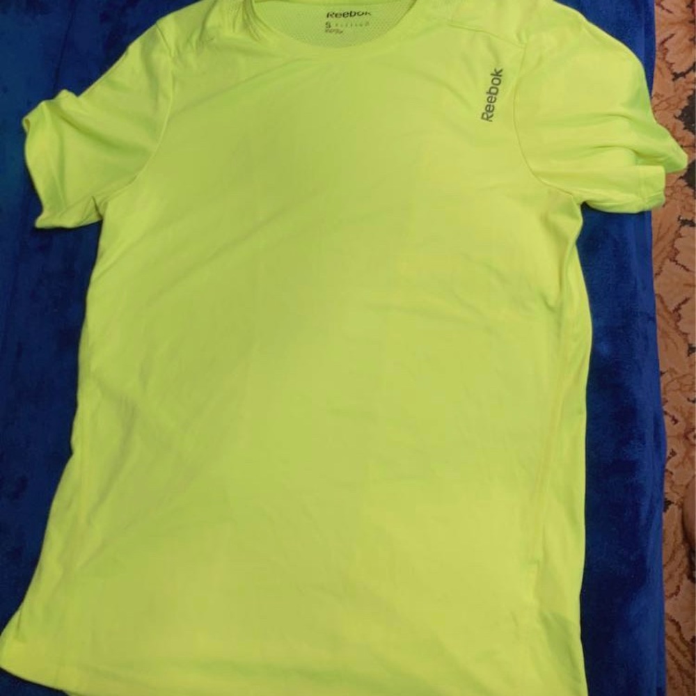 Men or women’s sport Reebok shirt. Perfect condition